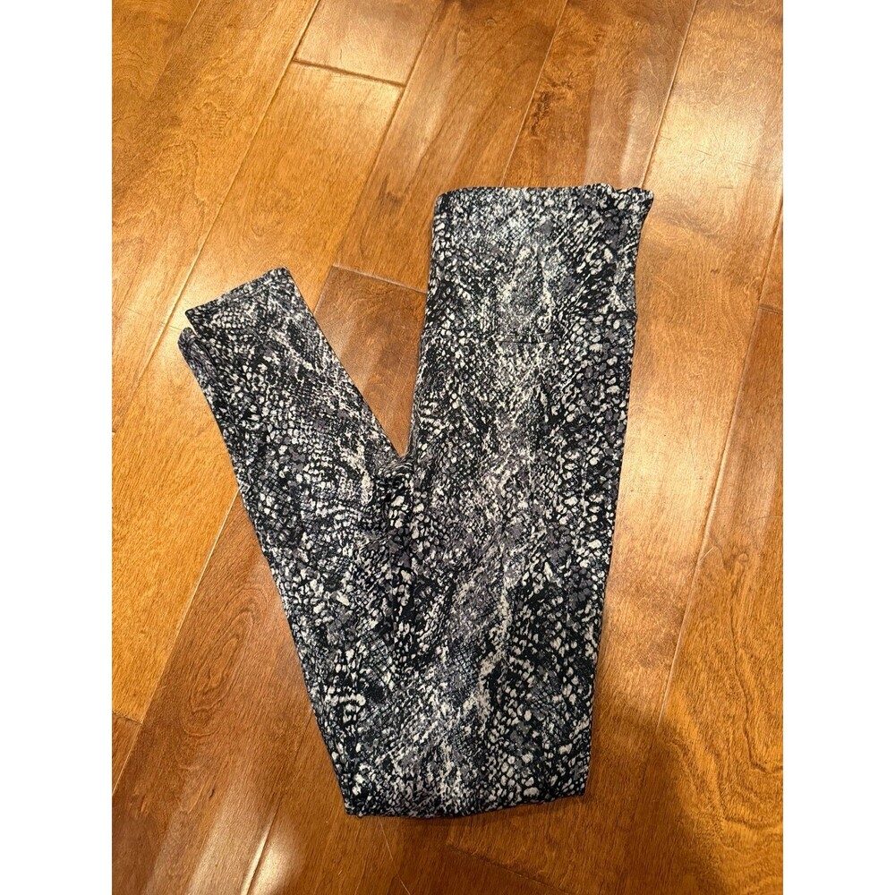 Spanx size large black/cream/grey snakeskin leggings